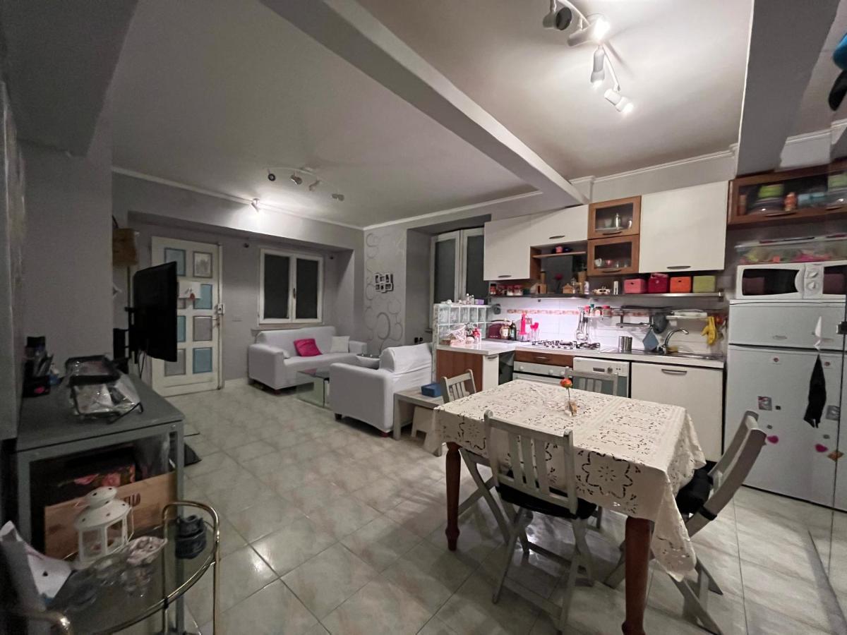 Affitto Due Camere, Due Bagni In Apartamento *