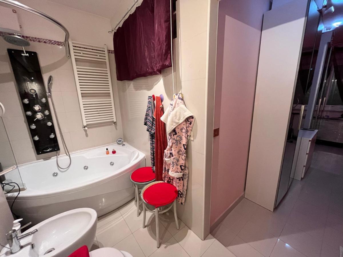 Affitto Due Camere, Due Bagni In Apartamento *